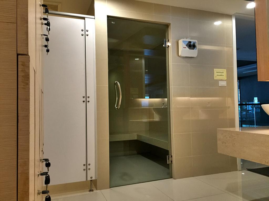 Comfortable Studio, Walk To Bts, Free Wi-Fi, Great Location *